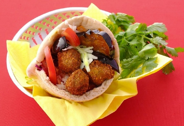 falafel and pita bread with coriander best vegan restaurants paris